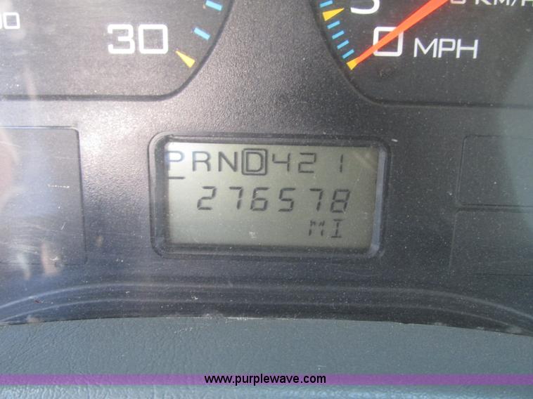 image for item F7397 2002 International 4300 box truck