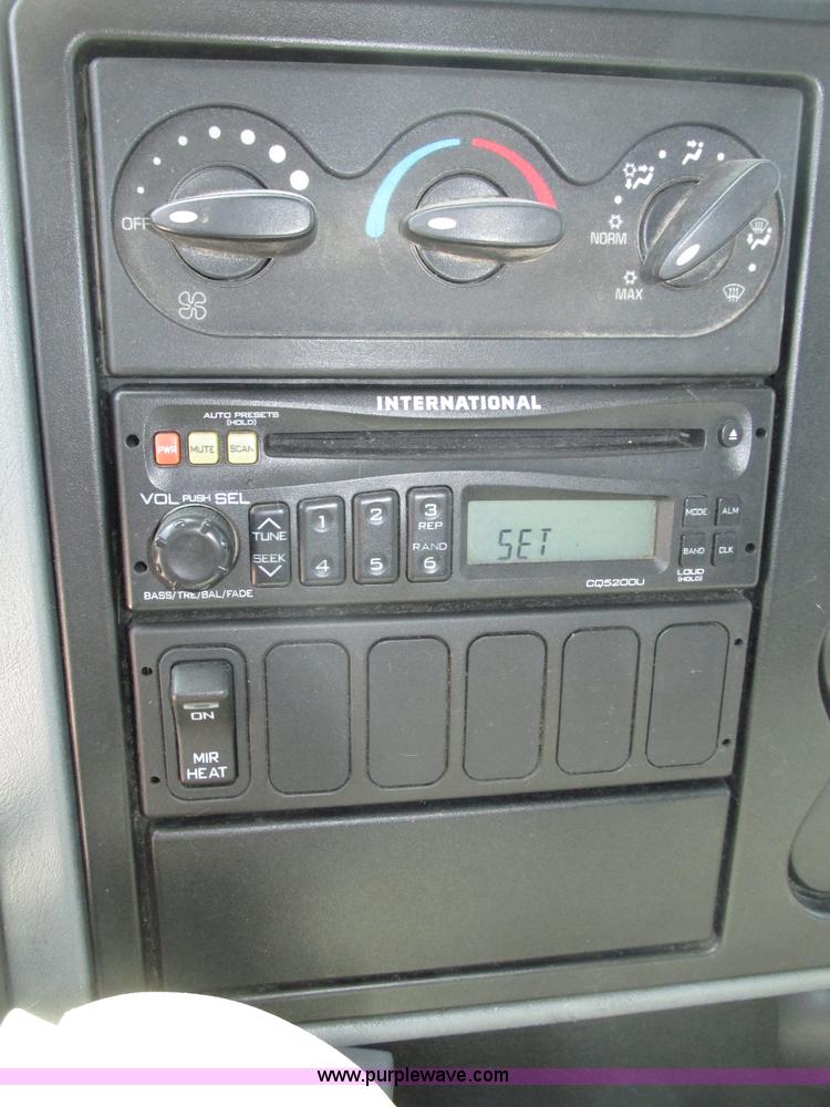 image for item F7397 2002 International 4300 box truck