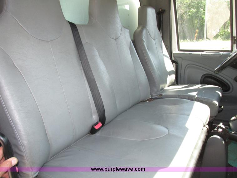 image for item F7397 2002 International 4300 box truck