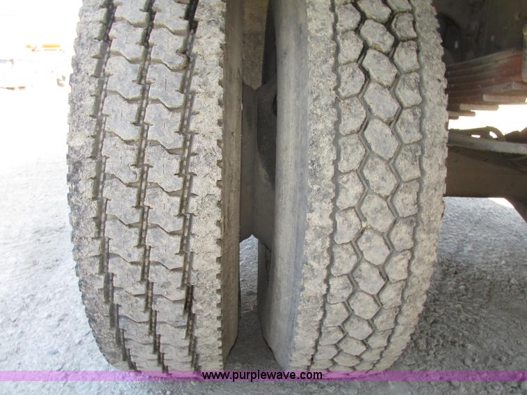 image for item F7397 2002 International 4300 box truck