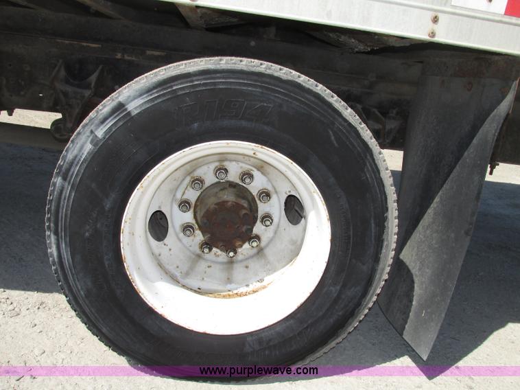 image for item F7397 2002 International 4300 box truck