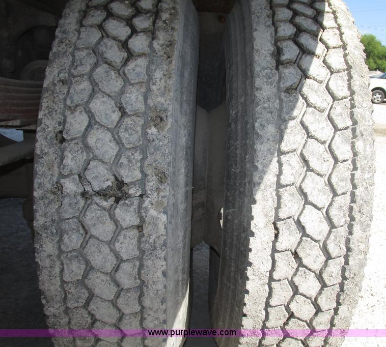 image for item F7397 2002 International 4300 box truck