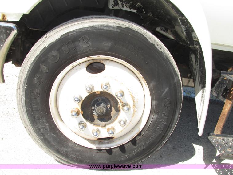 image for item F7397 2002 International 4300 box truck