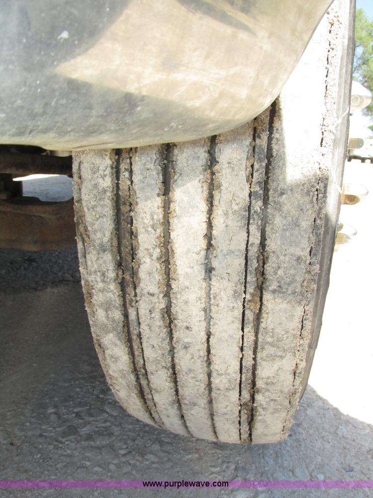 image for item F7397 2002 International 4300 box truck