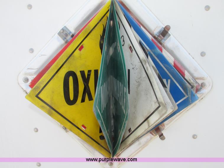 image for item F7397 2002 International 4300 box truck