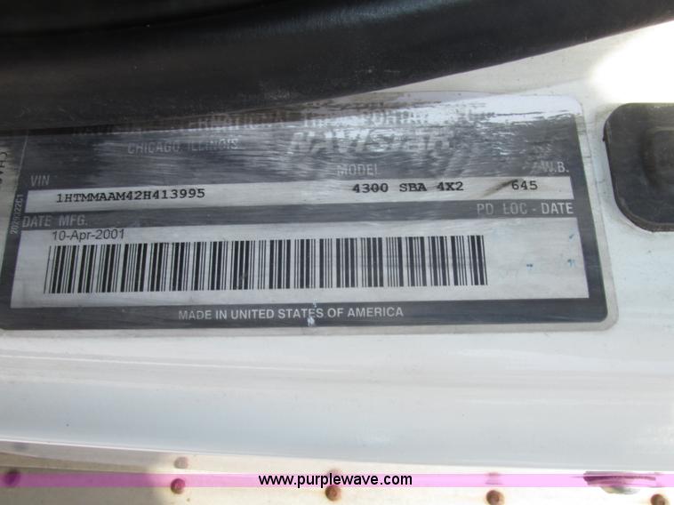 image for item F7397 2002 International 4300 box truck