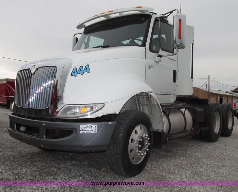 image for item F7398 2006 International TranStar 8600 semi truck