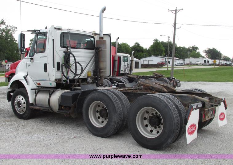 image for item F7398 2006 International TranStar 8600 semi truck