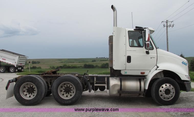 image for item F7398 2006 International TranStar 8600 semi truck
