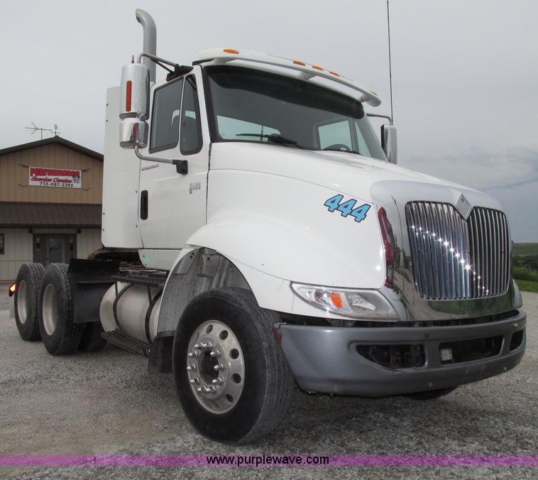 image for item F7398 2006 International TranStar 8600 semi truck