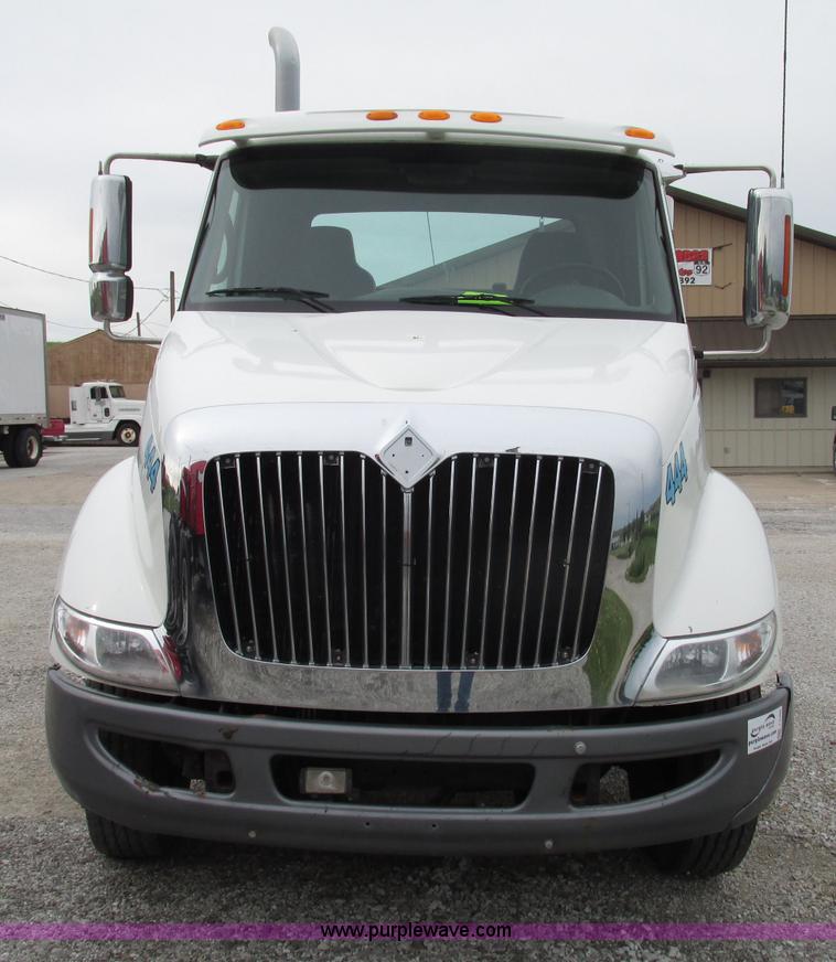 image for item F7398 2006 International TranStar 8600 semi truck