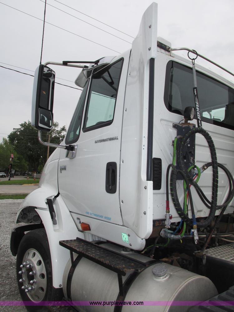 image for item F7398 2006 International TranStar 8600 semi truck
