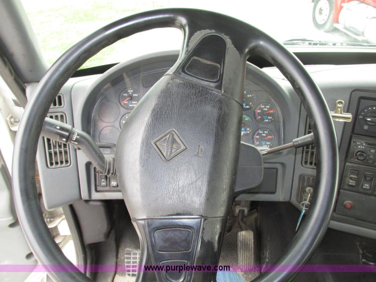 image for item F7398 2006 International TranStar 8600 semi truck