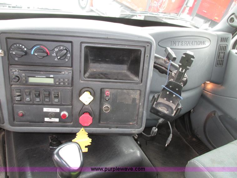 image for item F7398 2006 International TranStar 8600 semi truck