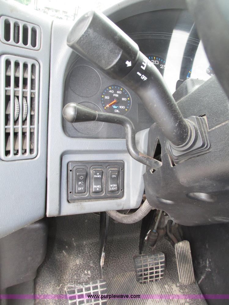 image for item F7398 2006 International TranStar 8600 semi truck