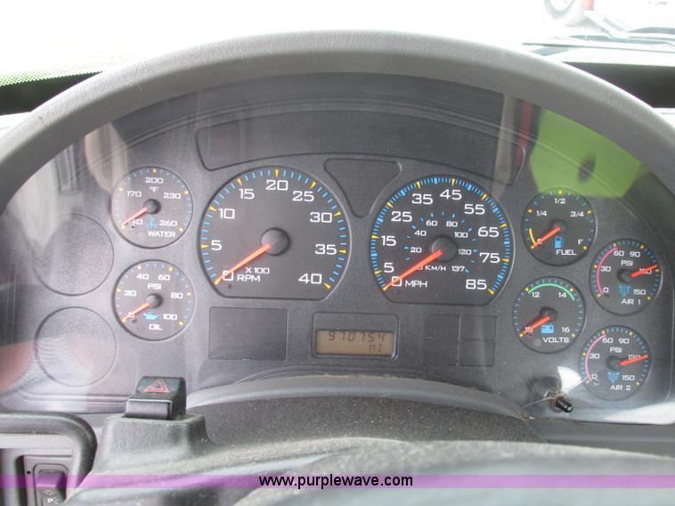 image for item F7398 2006 International TranStar 8600 semi truck