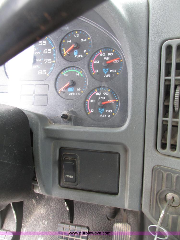 image for item F7398 2006 International TranStar 8600 semi truck