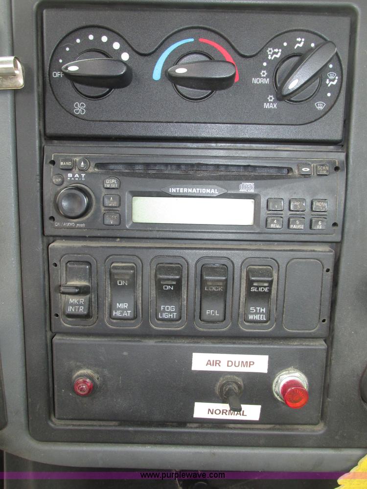 image for item F7398 2006 International TranStar 8600 semi truck