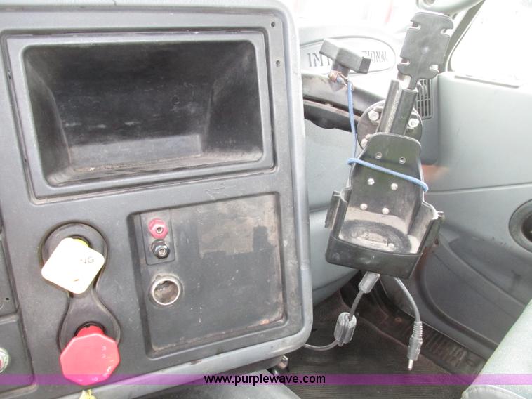 image for item F7398 2006 International TranStar 8600 semi truck