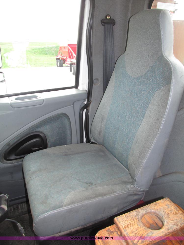 image for item F7398 2006 International TranStar 8600 semi truck