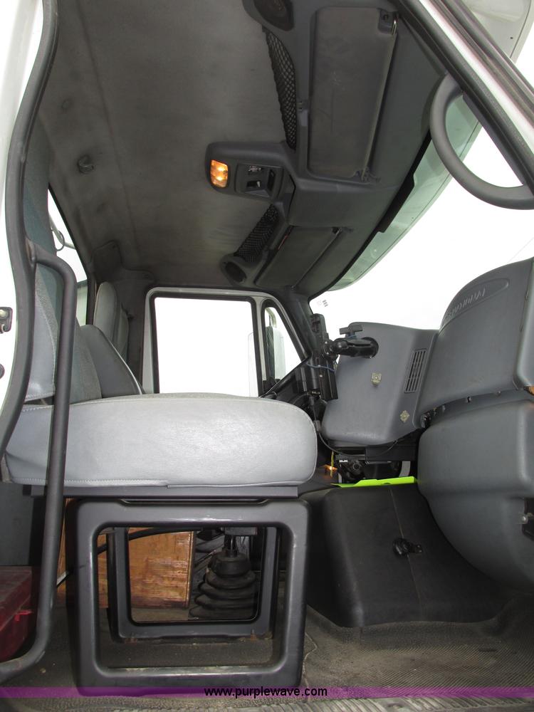 image for item F7398 2006 International TranStar 8600 semi truck