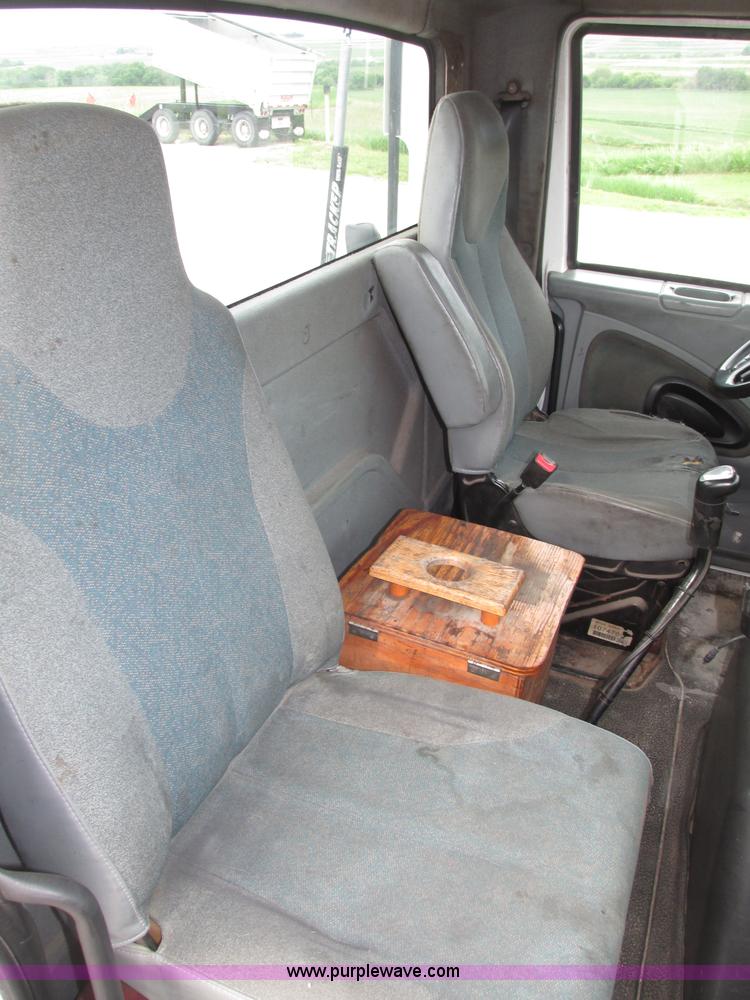 image for item F7398 2006 International TranStar 8600 semi truck