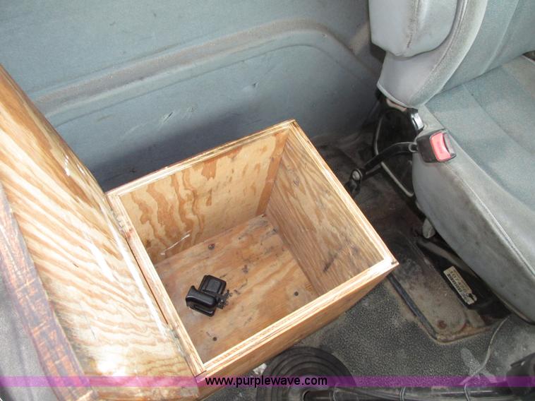 image for item F7398 2006 International TranStar 8600 semi truck