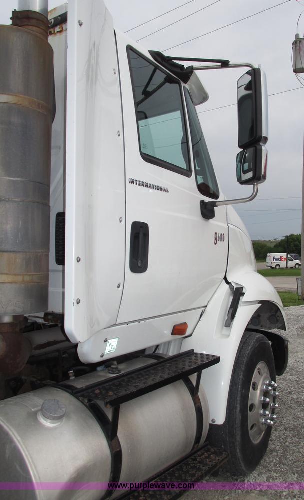 image for item F7398 2006 International TranStar 8600 semi truck