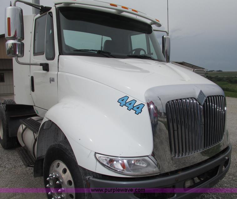 image for item F7398 2006 International TranStar 8600 semi truck