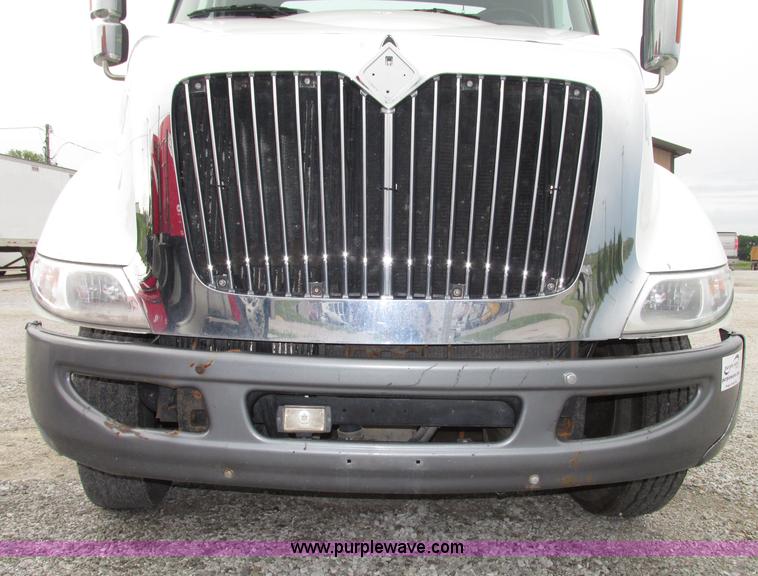 image for item F7398 2006 International TranStar 8600 semi truck