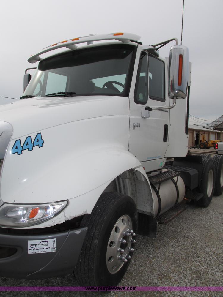 image for item F7398 2006 International TranStar 8600 semi truck