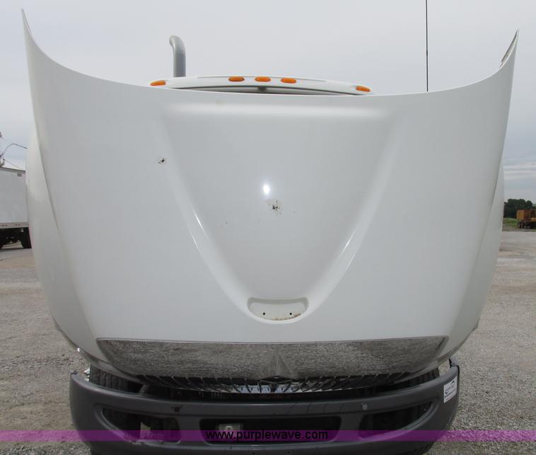 image for item F7398 2006 International TranStar 8600 semi truck