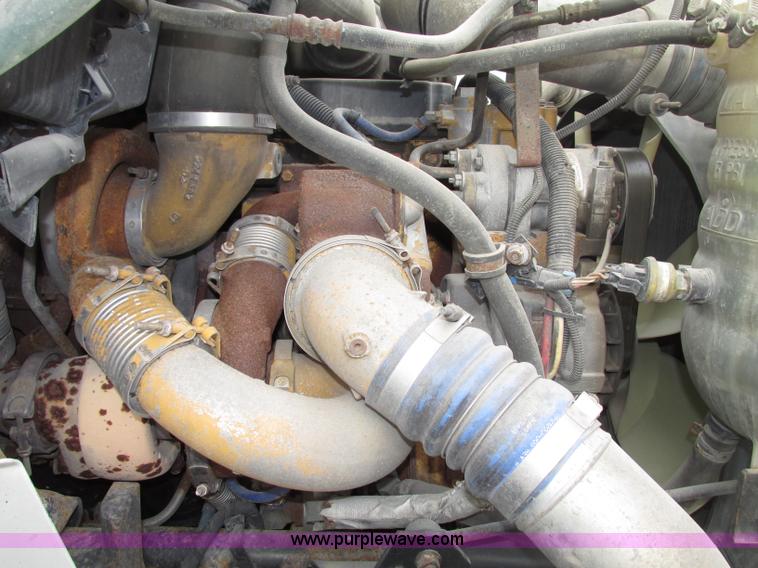 image for item F7398 2006 International TranStar 8600 semi truck