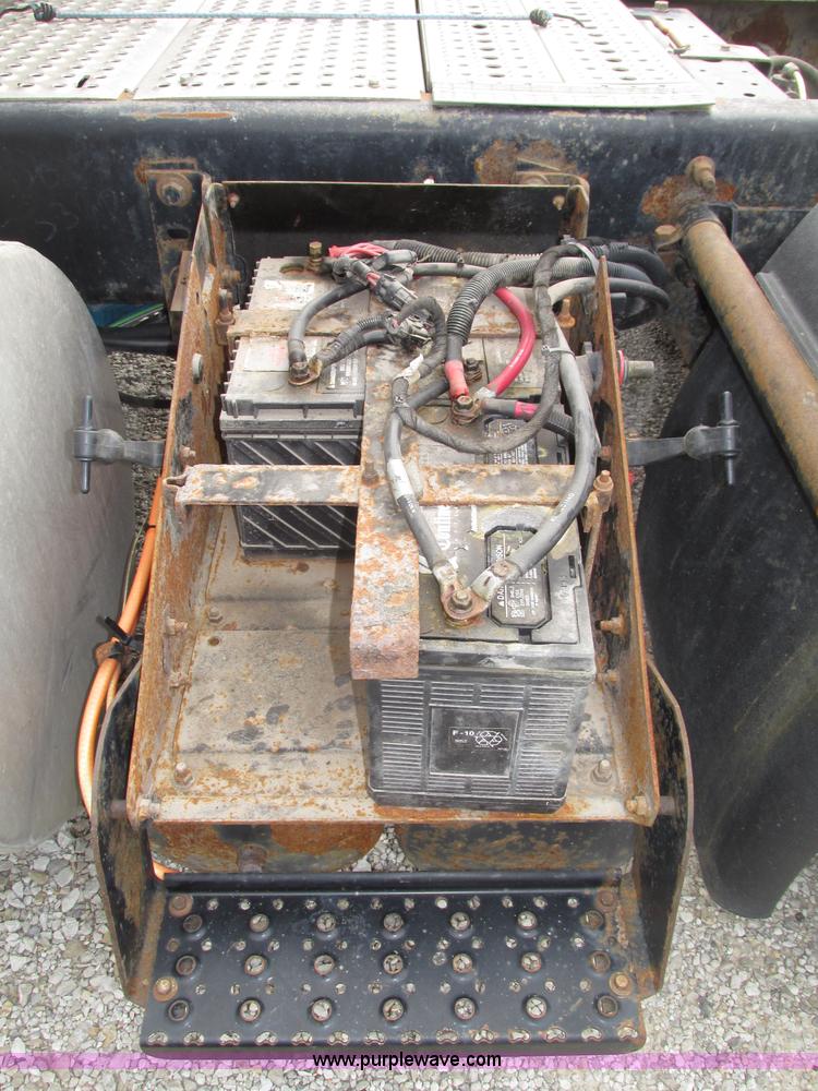 image for item F7398 2006 International TranStar 8600 semi truck