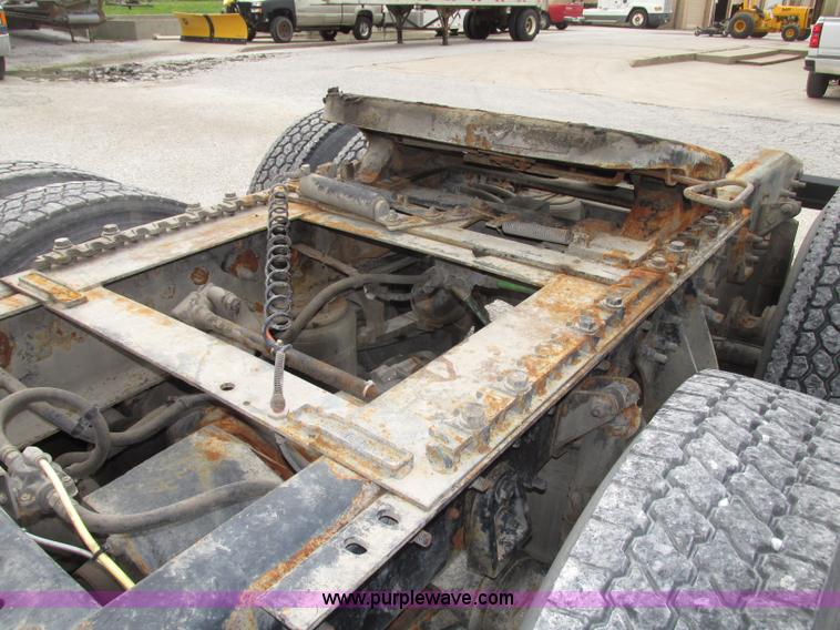 image for item F7398 2006 International TranStar 8600 semi truck