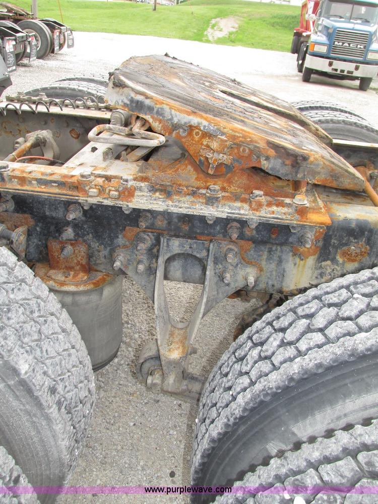 image for item F7398 2006 International TranStar 8600 semi truck