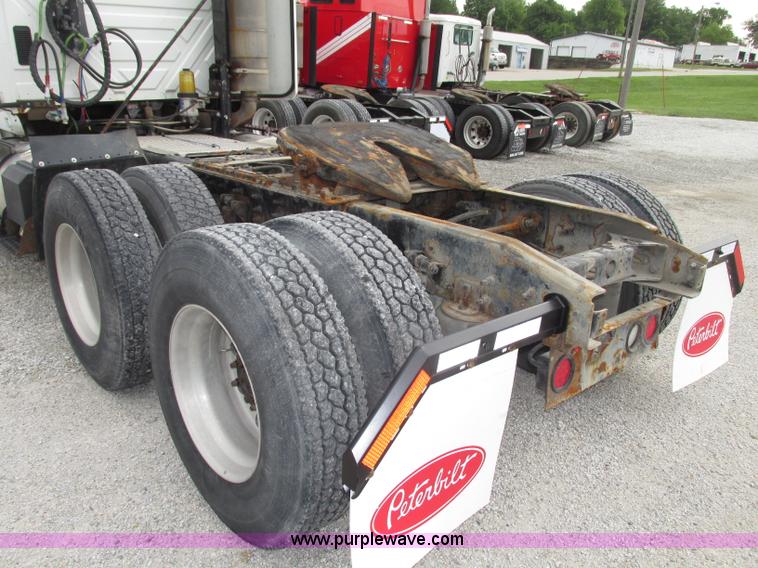 image for item F7398 2006 International TranStar 8600 semi truck