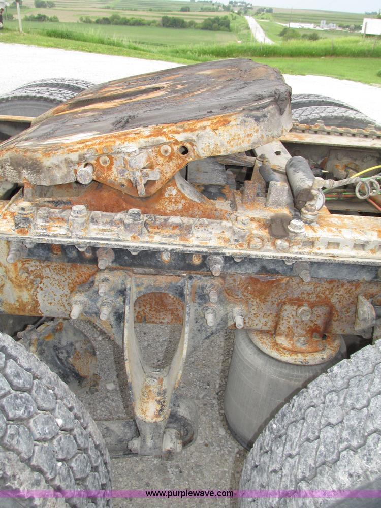 image for item F7398 2006 International TranStar 8600 semi truck