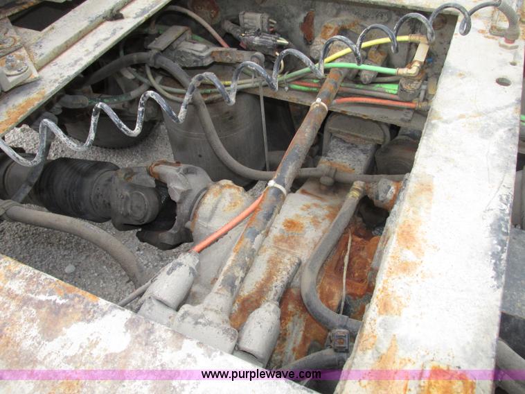 image for item F7398 2006 International TranStar 8600 semi truck