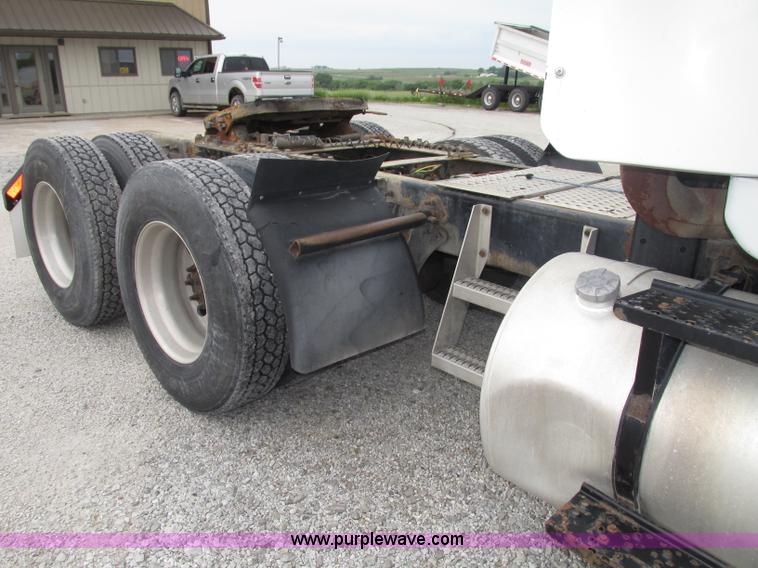 image for item F7398 2006 International TranStar 8600 semi truck