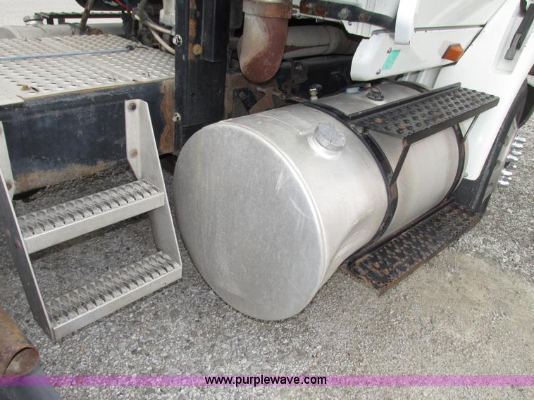 image for item F7398 2006 International TranStar 8600 semi truck