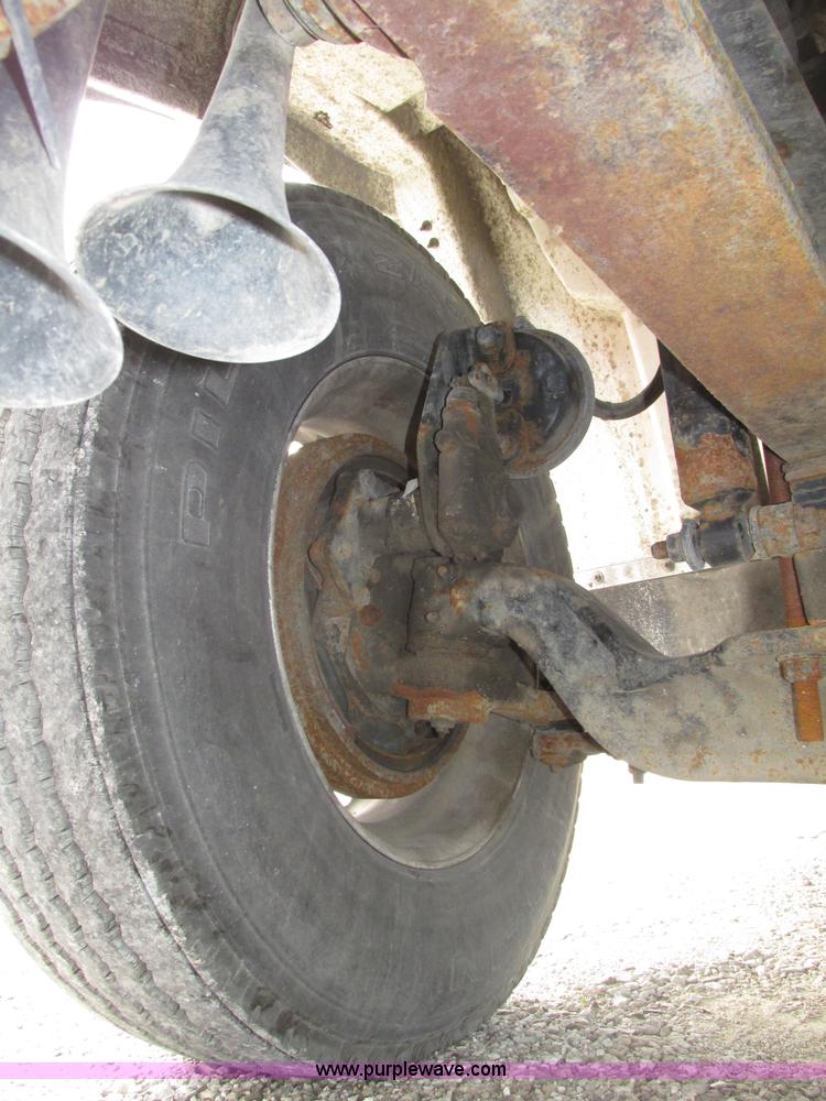 image for item F7398 2006 International TranStar 8600 semi truck