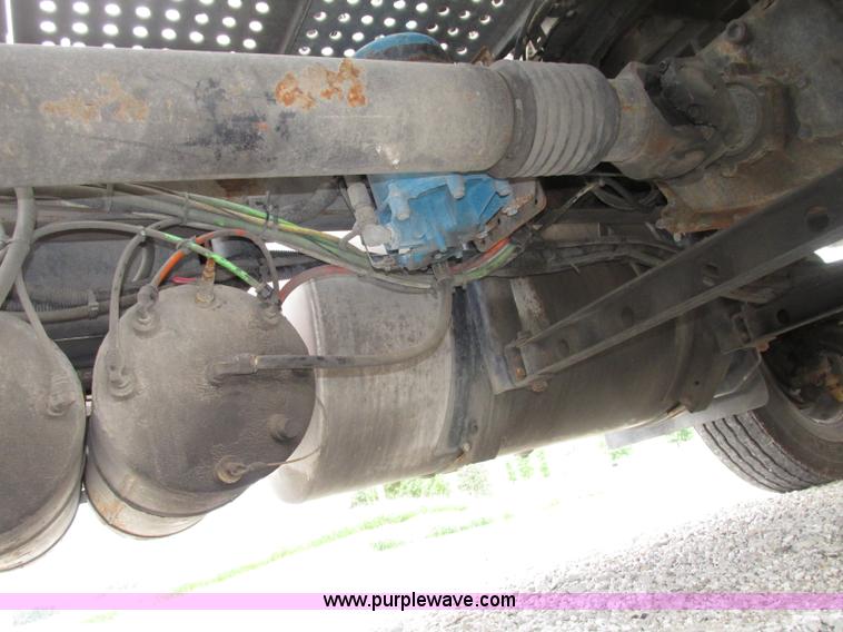 image for item F7398 2006 International TranStar 8600 semi truck