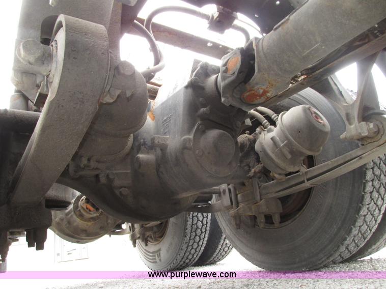 image for item F7398 2006 International TranStar 8600 semi truck