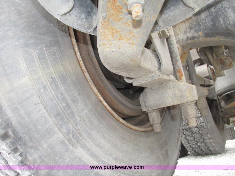 image for item F7398 2006 International TranStar 8600 semi truck