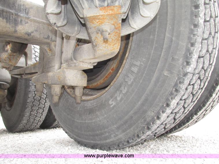 image for item F7398 2006 International TranStar 8600 semi truck