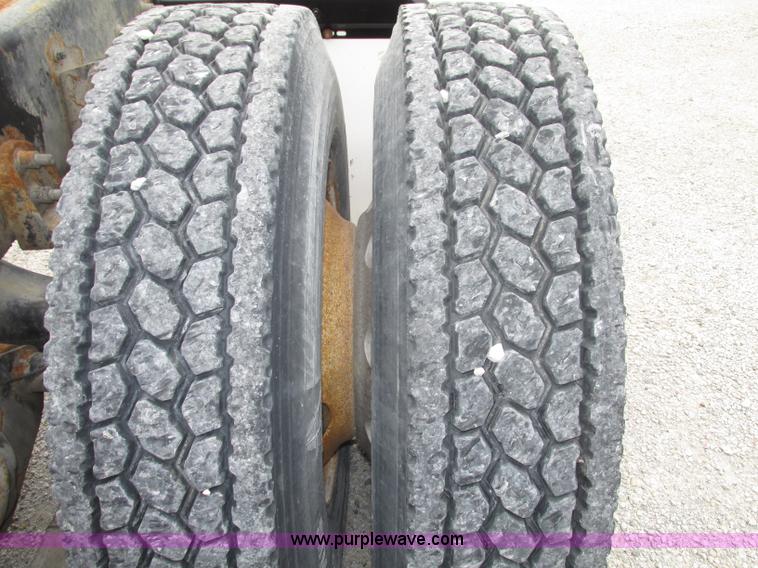 image for item F7398 2006 International TranStar 8600 semi truck