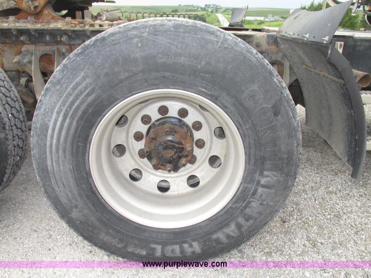 image for item F7398 2006 International TranStar 8600 semi truck