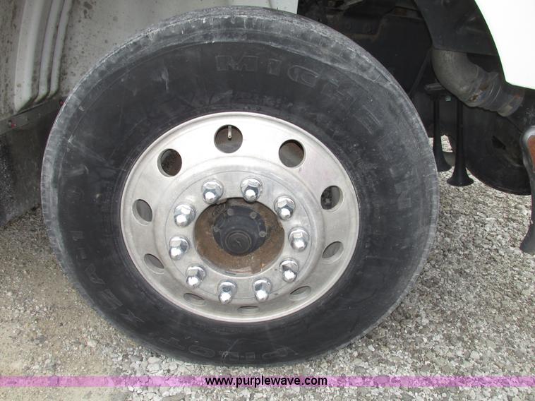 image for item F7398 2006 International TranStar 8600 semi truck