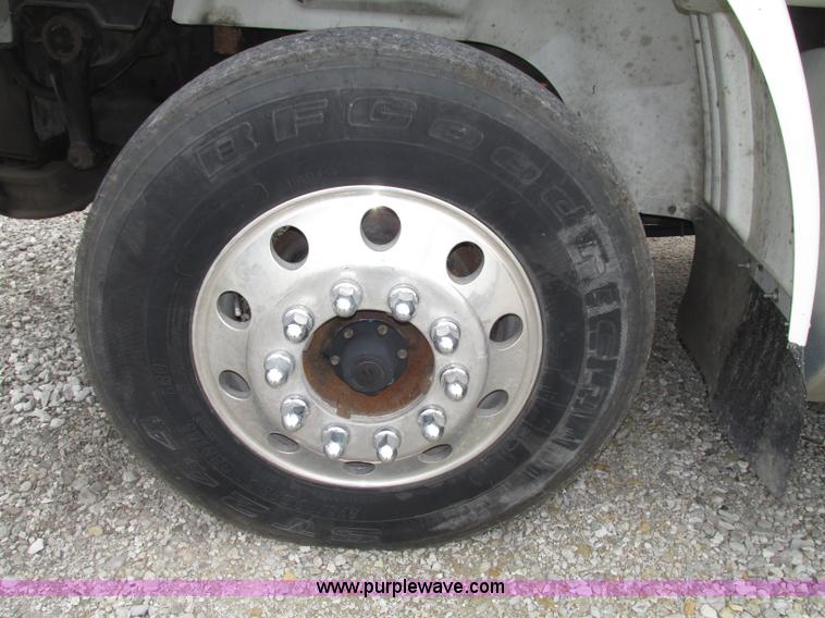 image for item F7398 2006 International TranStar 8600 semi truck